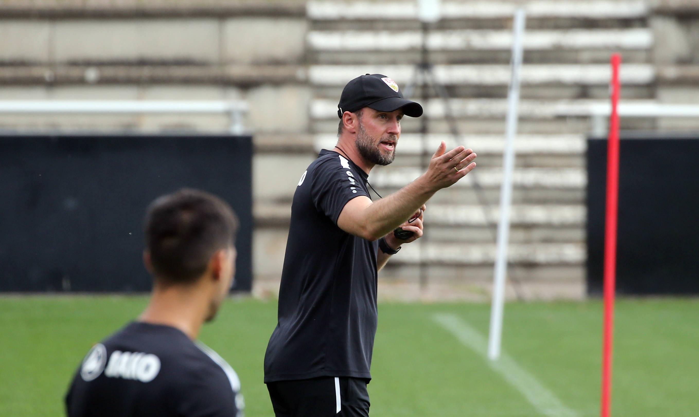 斯图加特主帅：我们有很多机会但没把握住，罗马很少被压制成这样